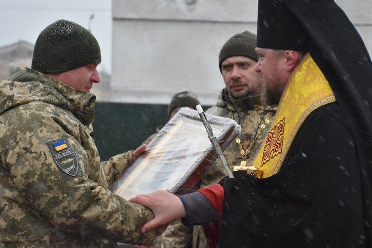 Бійцям Володимир-Волинської 14 окремої механізованої бригади подарували ікону Пресвятої Богородиці