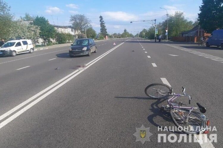 Біля Луцька автомобіль збив велосипедистку, жінка померла (Фото)