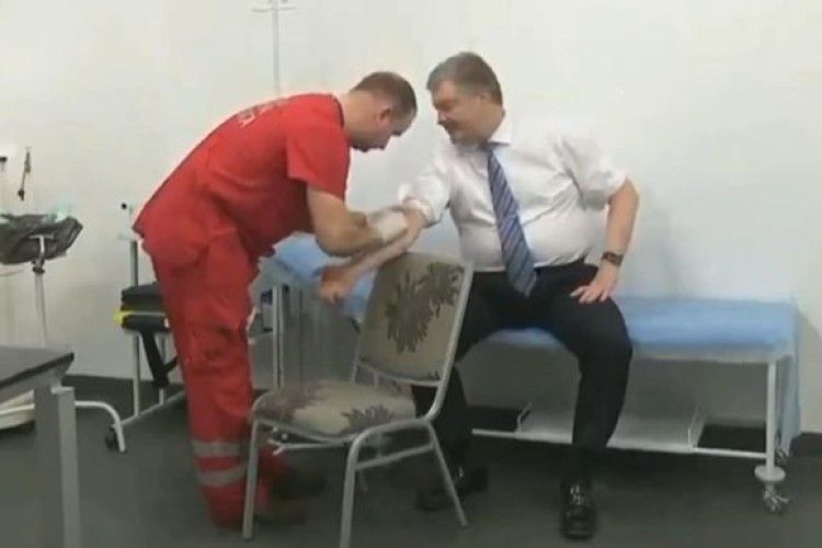 Порошенко здав аналізи в НСК Олімпійський