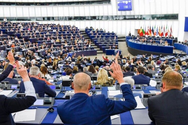 Обмеження закордонних поїздок депутатам Верховної Ради неприпустимі – резолюція Європарламенту