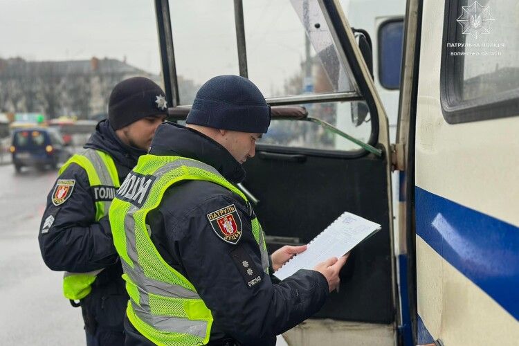 Чому на Волині інспектори зупиняють маршрутні автобуси