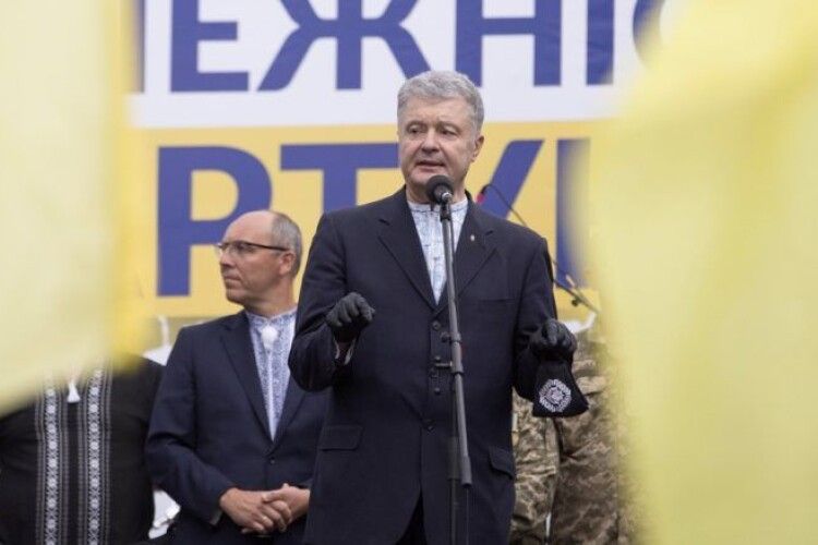 Ми змусимо владу без жодних викрутасів продовжити європейський шлях України – Порошенко на Європейській площі