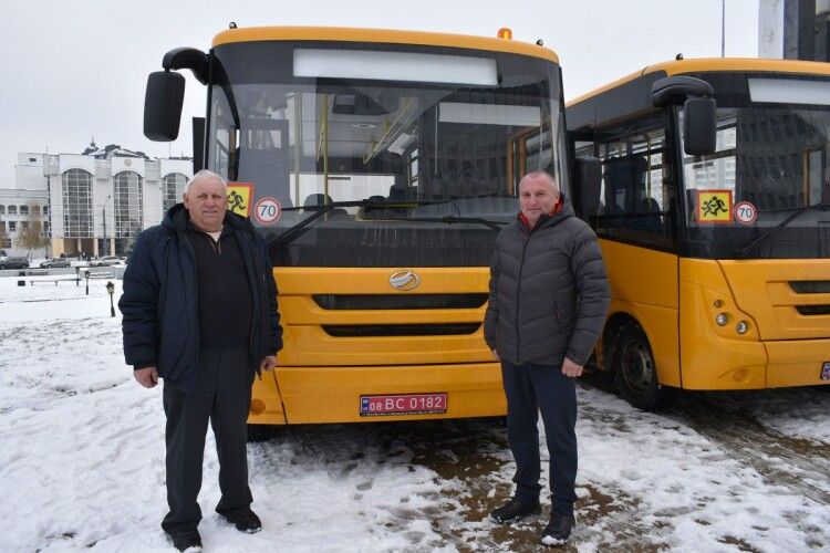Три нових шкільних автобуси будуть довозити 230 волинських дітей