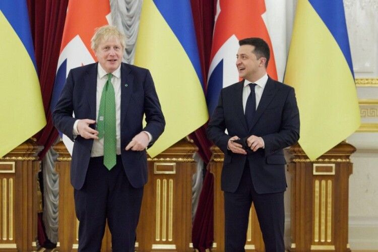 Прем’єр Британії після розмови з Зеленським заговорив українською «Слава Україні»!