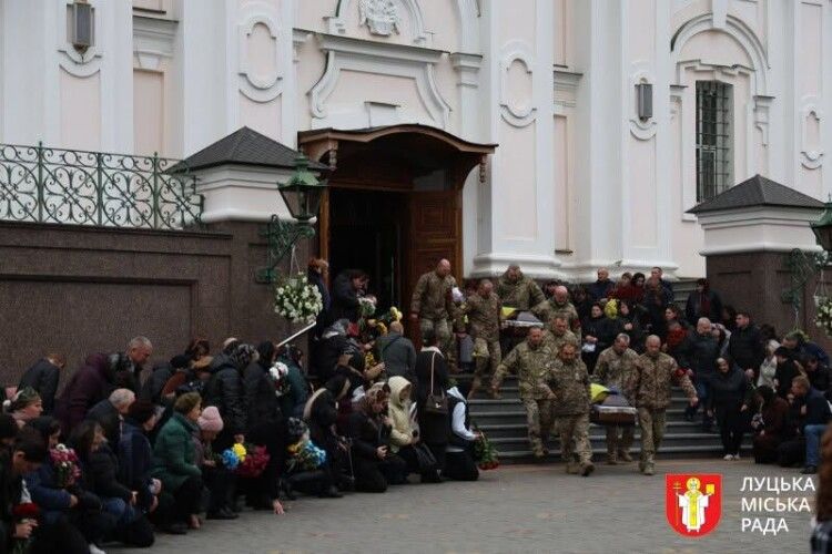 Луцьк попрощався із двома воїнами «Сталевої сотки» - Анатолієм Парфенюком та Олександром Кондращуком 