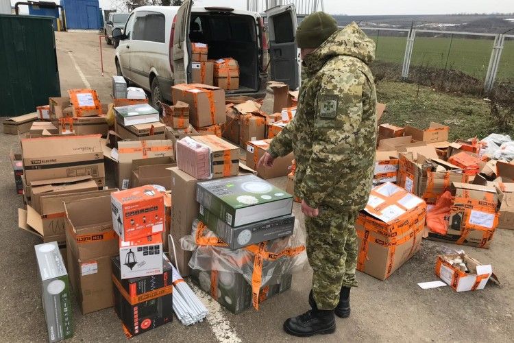 Електротовари на 50 тисяч гривень виявили на українсько-молдовському кордоні (Відео)
