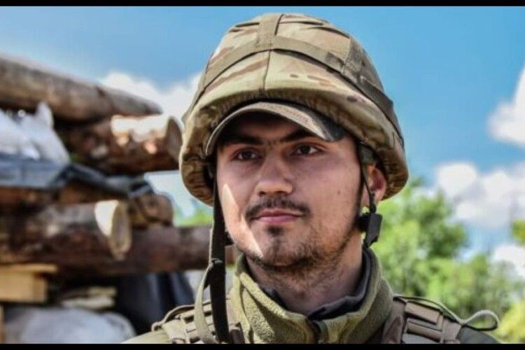 Осквернили могилу Героя України родом з Волині Тараса Матвіїва