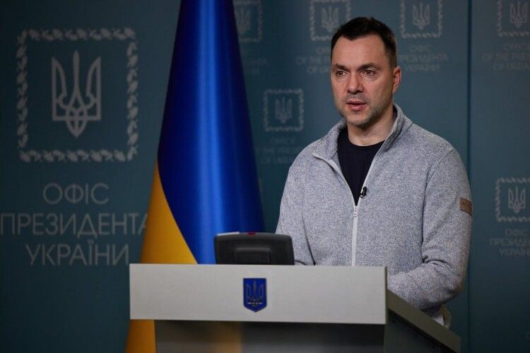 Арестович назвав умову для зустрічі Зеленського та путіна 