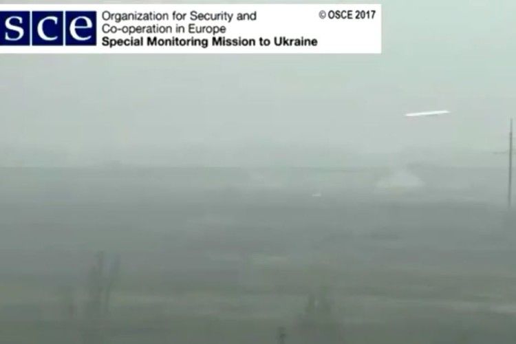 В зоні АТО гаряче: місія ОБСЄ опублікувала відео обстрілів 
