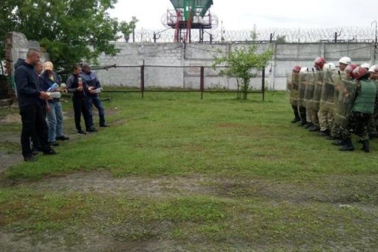 На Рівненщині влаштували «тренувальний бунт» у виправній колонії