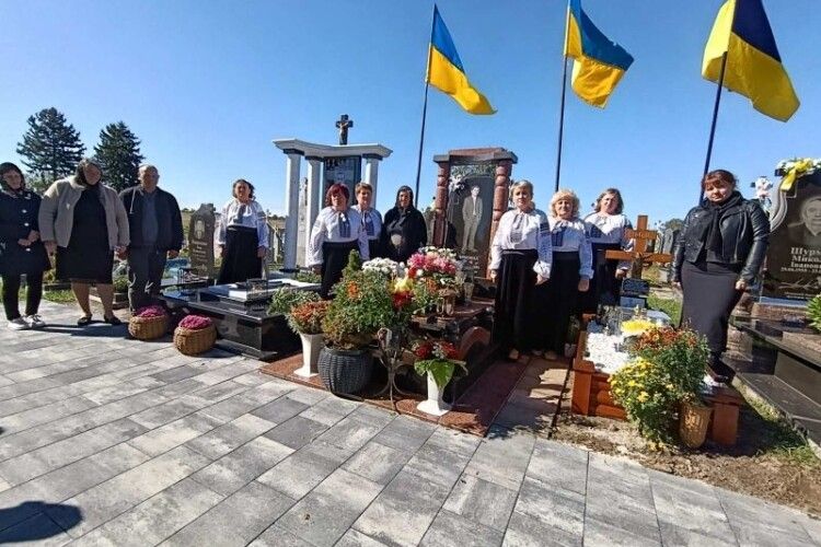 У селі на Волині увічнили пам’ять Героїв фотостендами (Фото)