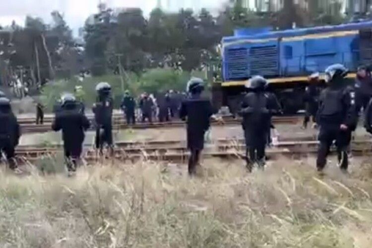 «Орли Авакова» розігнали шахтарів та військових, які зупинили залізничні вагони з російським вугіллям