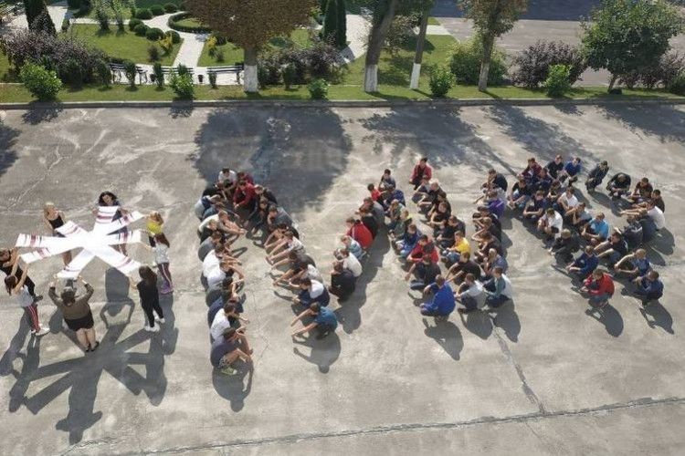 Володимир-волинські студенти відзначили День миру флеш-мобом