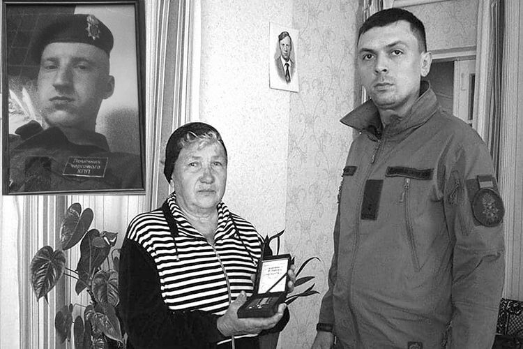 Командир тихо сказав у слухавку бабусі ковельського Героя: «Вибачте, не вберегли»