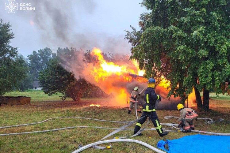 На Волині через блискавку сталася пожежа
