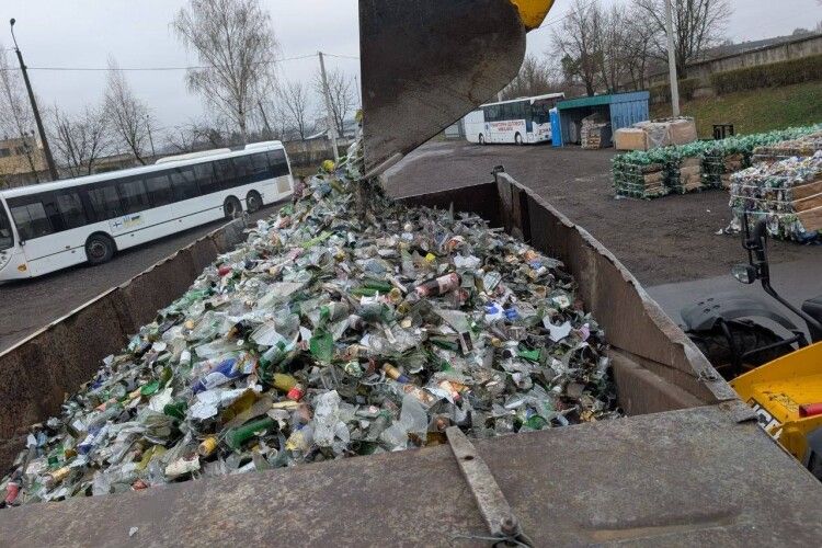 Луцьк сортує: на переробку відправили 5 тонн скла