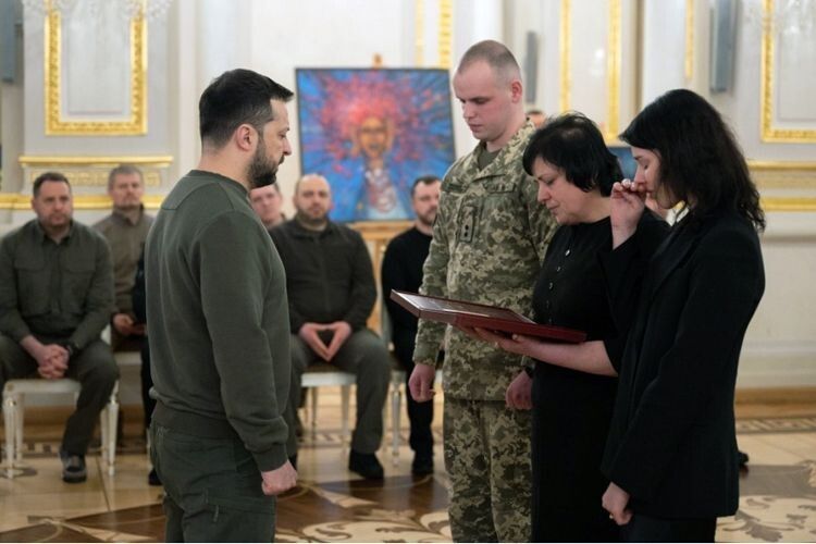  «Золоту Зірку» Героя України з рук Президента отримали рідні загиблого воїна