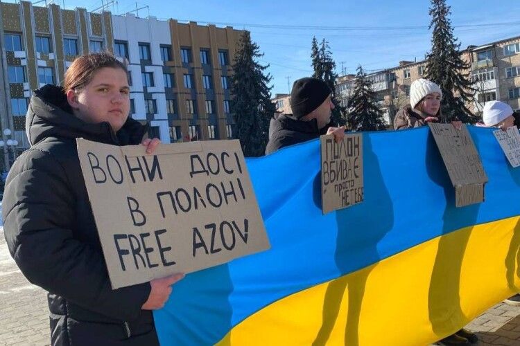 Жителі волинського міста вийшли на акцію надії