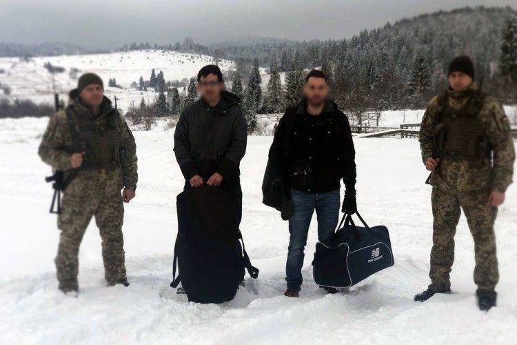 Затримали двох французів з тютюновою контрабандою (Фото)