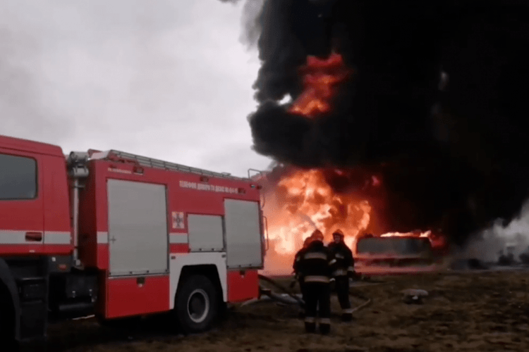 Ракетний удар по Вінницькій області: у ДСНС повідомили про жертву та показали відео