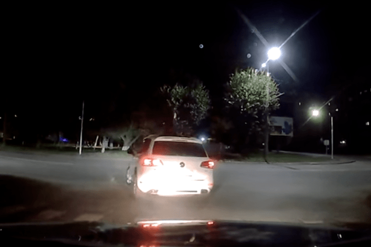 У  Луцьку нетвереза водійка перевозила пасажирку поза салоном авто (Відео)