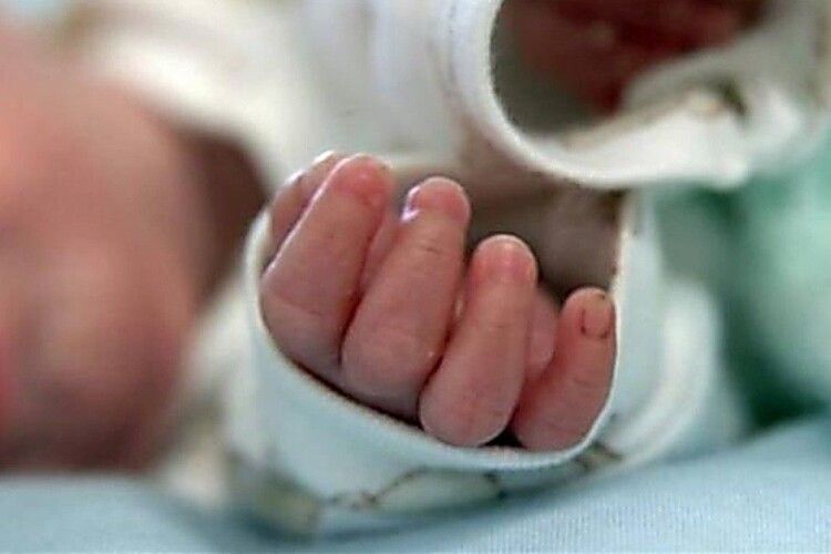 Трагедія на Волині: дитина померла без меддопомоги, матері оголосили підозру