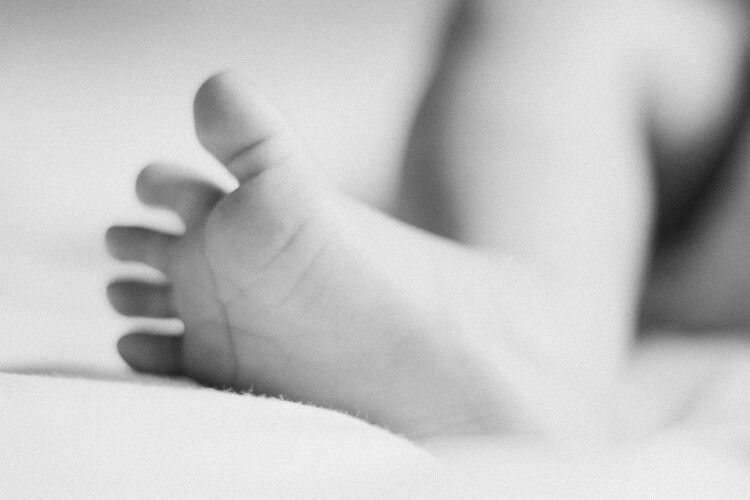 На Рівненщині жінка замотала новонароджену дитину в рушник і поклала в морозильну камеру
