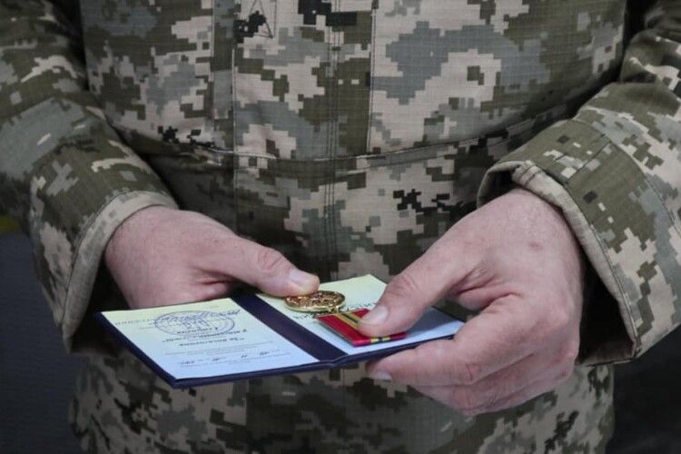 Глава держави відзначив понад сотню захисників та захисниць державними нагородами (Список)