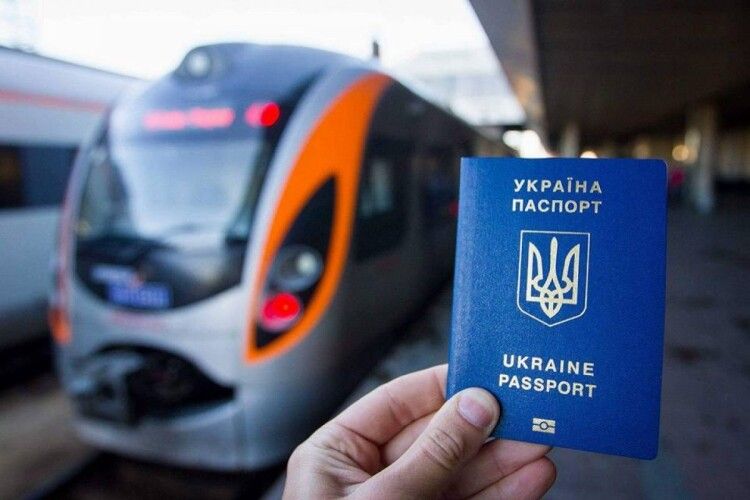 9 років безвізу: як Україна відкрила двері до Європи і як це рішення стало рятівним у 2022-ому