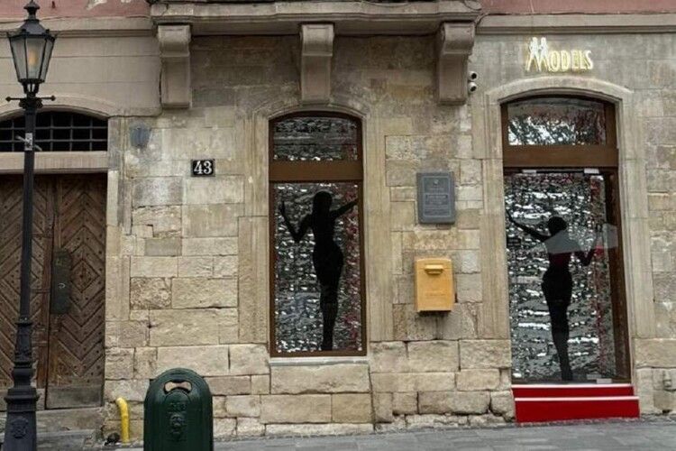Петиція священника проти еротичних салонів набрала необхідні голоси