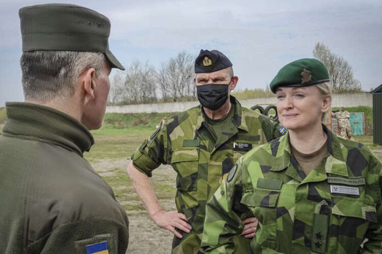 Швеція готова направити своїх військових до України