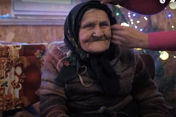 Самотня бабуся з поліського хутора стала «телезіркою» (Відео)