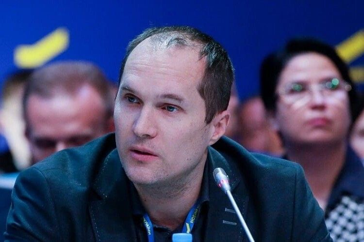 Бутусов порадив ДБР замість «безглуздого існування в теплих кабінетах» поїхати в Гостомель або Бучу і там ловити злочинців