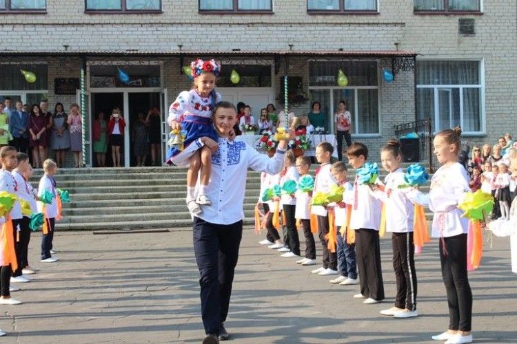 Перший дзвоник вперше пролунав для 682 першокласників Нововолинська та Благодатного