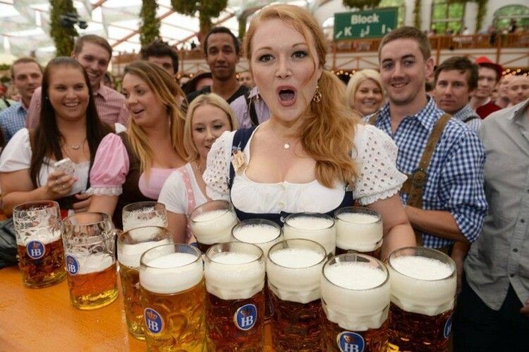 У німецькому Мюнхені відкрився 186-й фестиваль пива «Октоберфест»