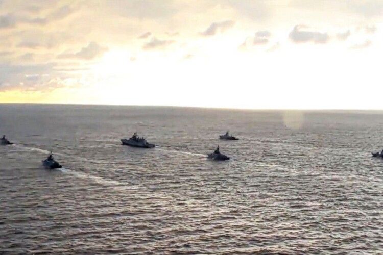 У Чорному морі маневрують 9 російських бойових кораблів та катерів