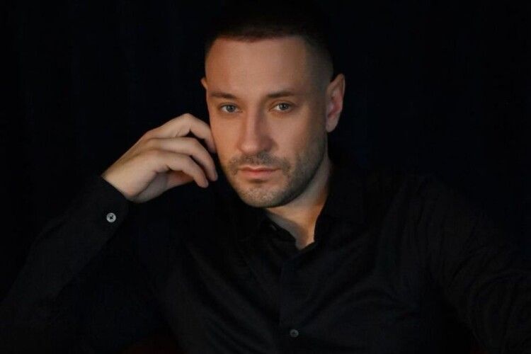 Відомий український співак на добу застряг посеред траси через негоду: «Води взагалі не було»
