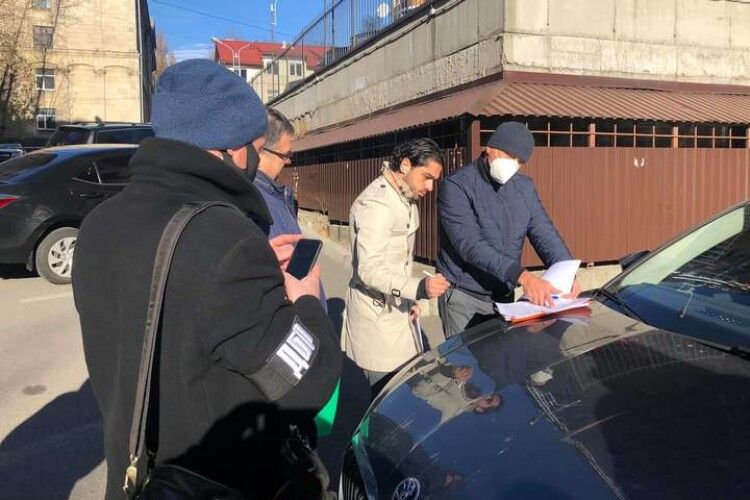 Нардепу, який показав Зеленському середній палець, вручили підозру 