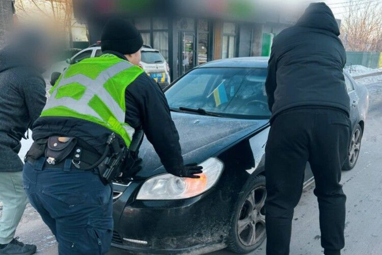 У місті на Волині патрульні рятували місто від затору