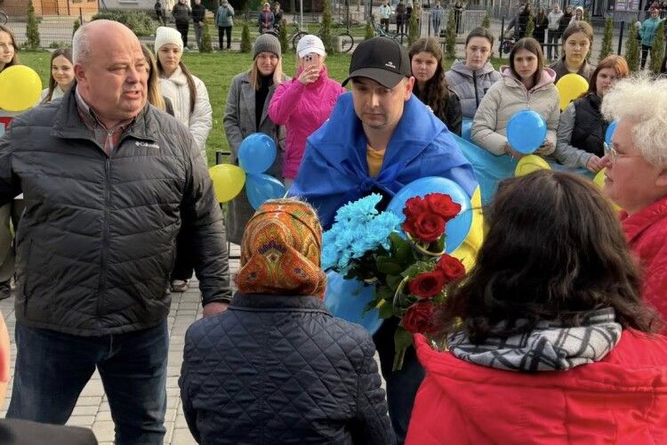 На Волині громада незабутньо зустріла звільненого з полону Героя