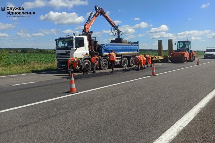 На дорогах Волині тривають роботи з підвищення безпеки руху (Фото)