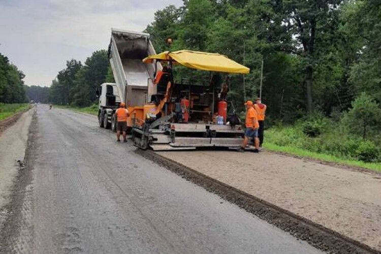 Почали ремонтувати дорогу з Ківерець у бік села Озеро