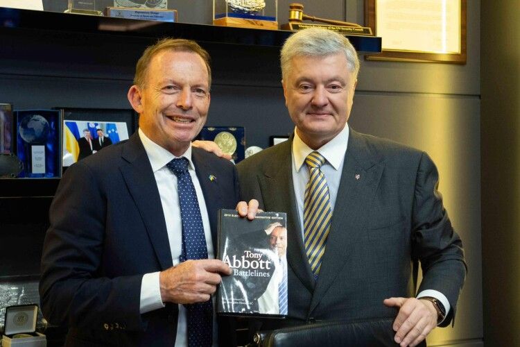Одним з перших підтримав Україну в 2014-му: Порошенко обговорив з екс-прем’єром Австралії Тоні Ебботтом створення трибуналу для путіна