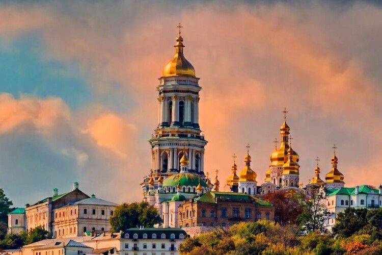 Нарешті: УПЦ МП почала виселятися з Лаври