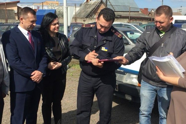 Для АТО передали конфісковані на Волині автомобілі