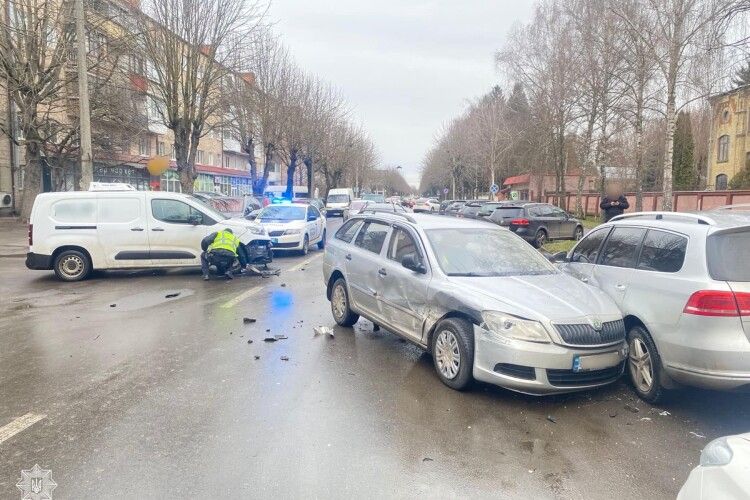 У Луцьку - потрійне ДТП за участі нетверезого водія