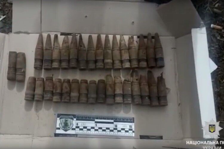 Школярі несли у мішку близько 40 снарядів