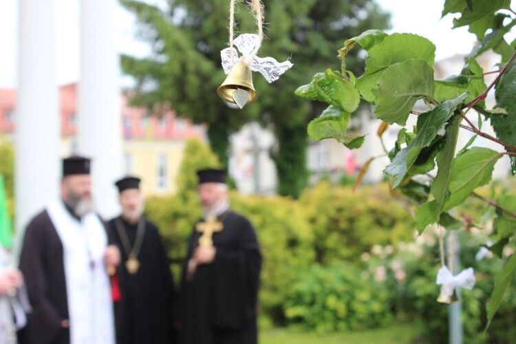 У Луцьку в «райському саду» вшанували пам'ять загиблих українських дітей