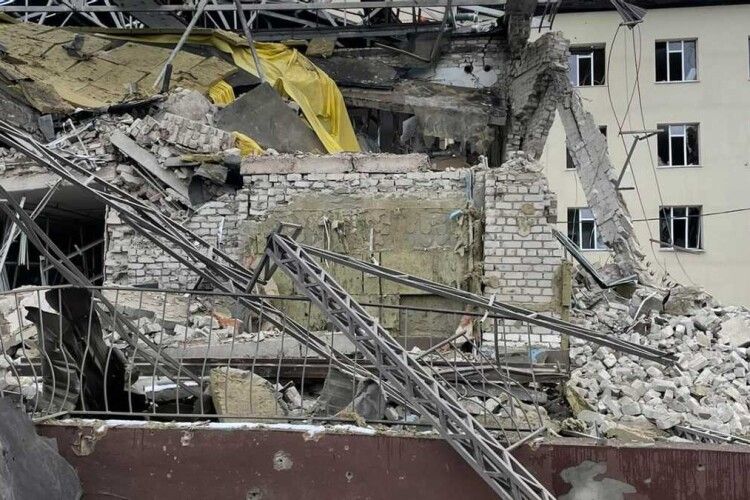 В Ізюмі під завалами 5-поверхового будинку знайшли тіла 44 цивільних