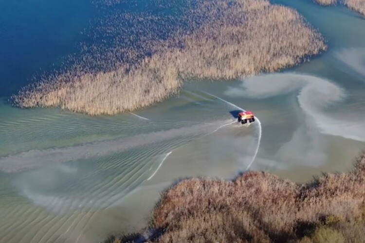 Рятувальники Волині показали клас на Світязі (Відео)